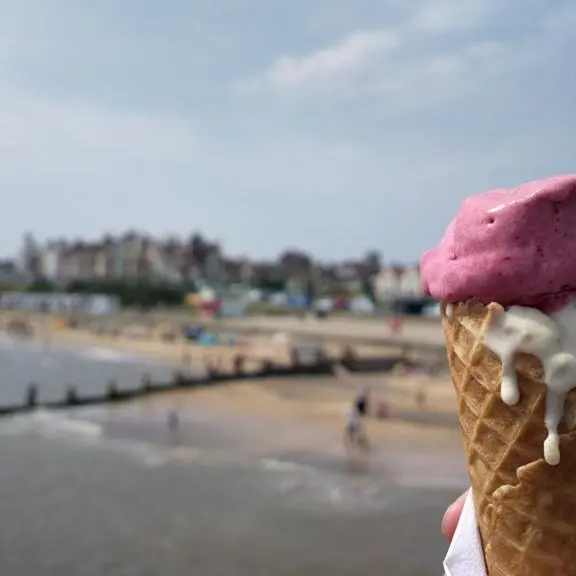 ice-cream-beach-background