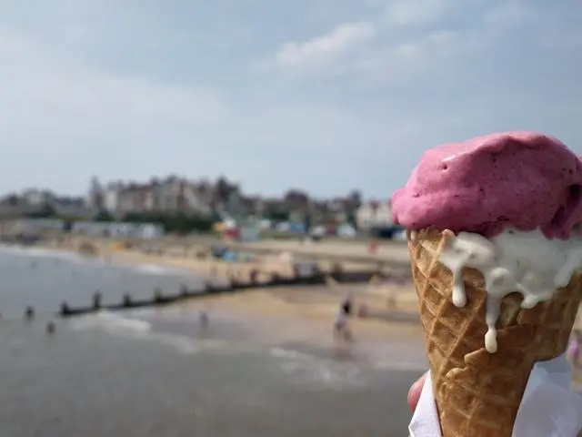 ice-cream-beach-background